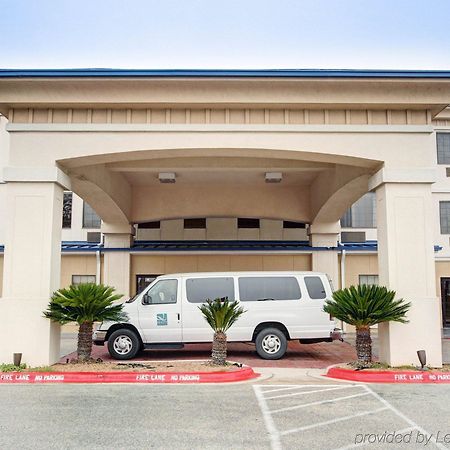 Quality Inn & Suites Airport Остин Экстерьер фото