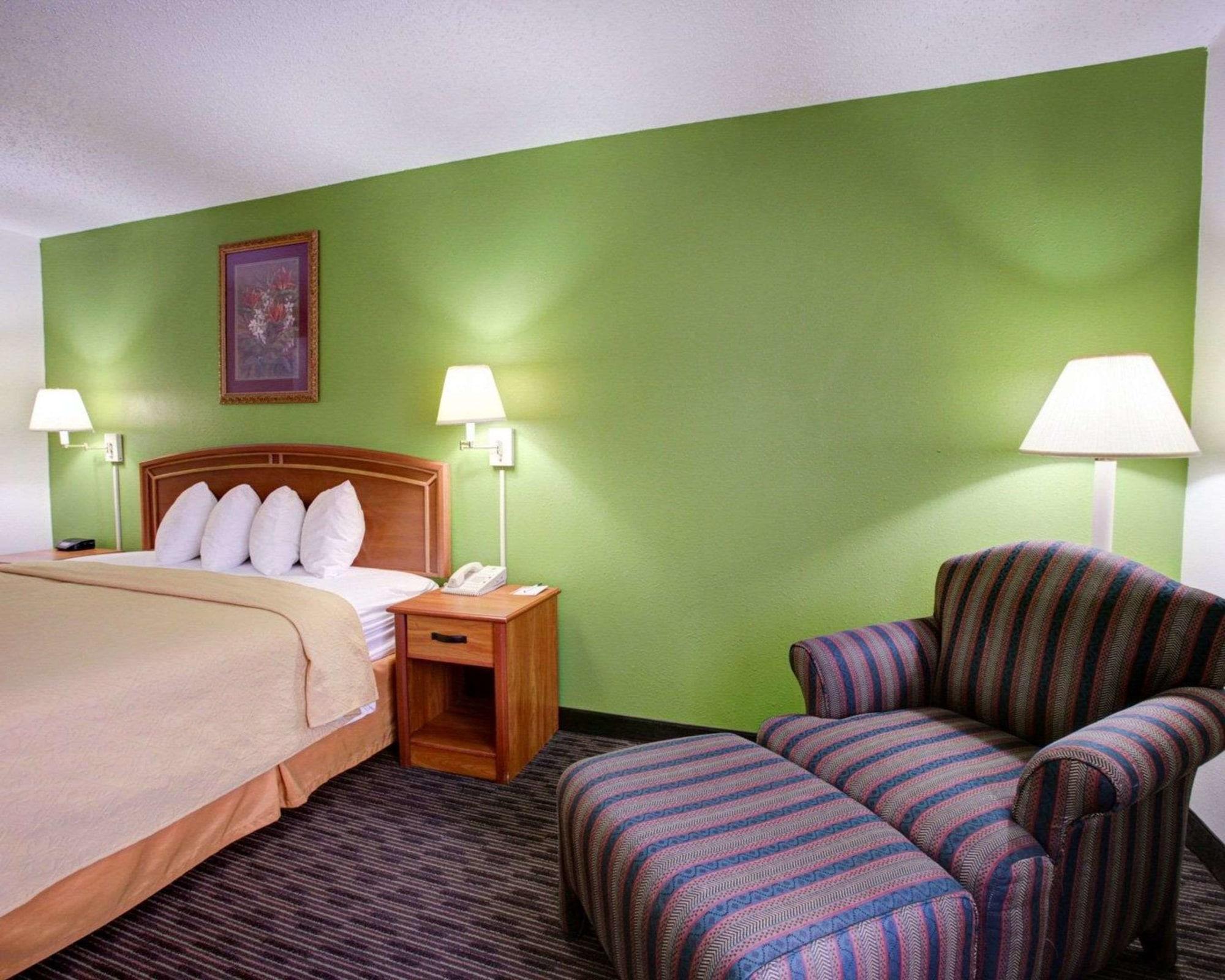 Quality Inn & Suites Airport Остин Экстерьер фото
