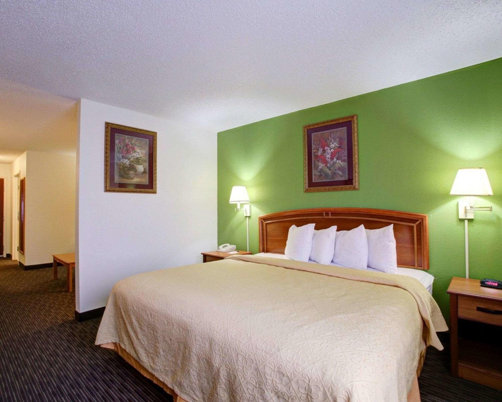 Quality Inn & Suites Airport Остин Экстерьер фото