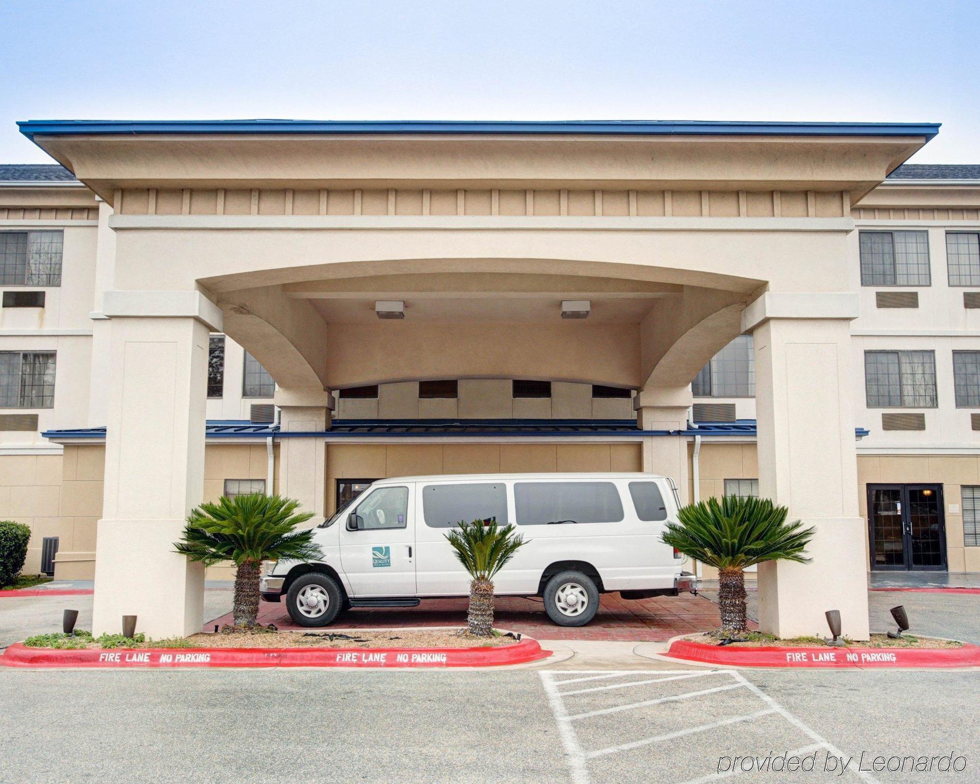 Quality Inn & Suites Airport Остин Экстерьер фото