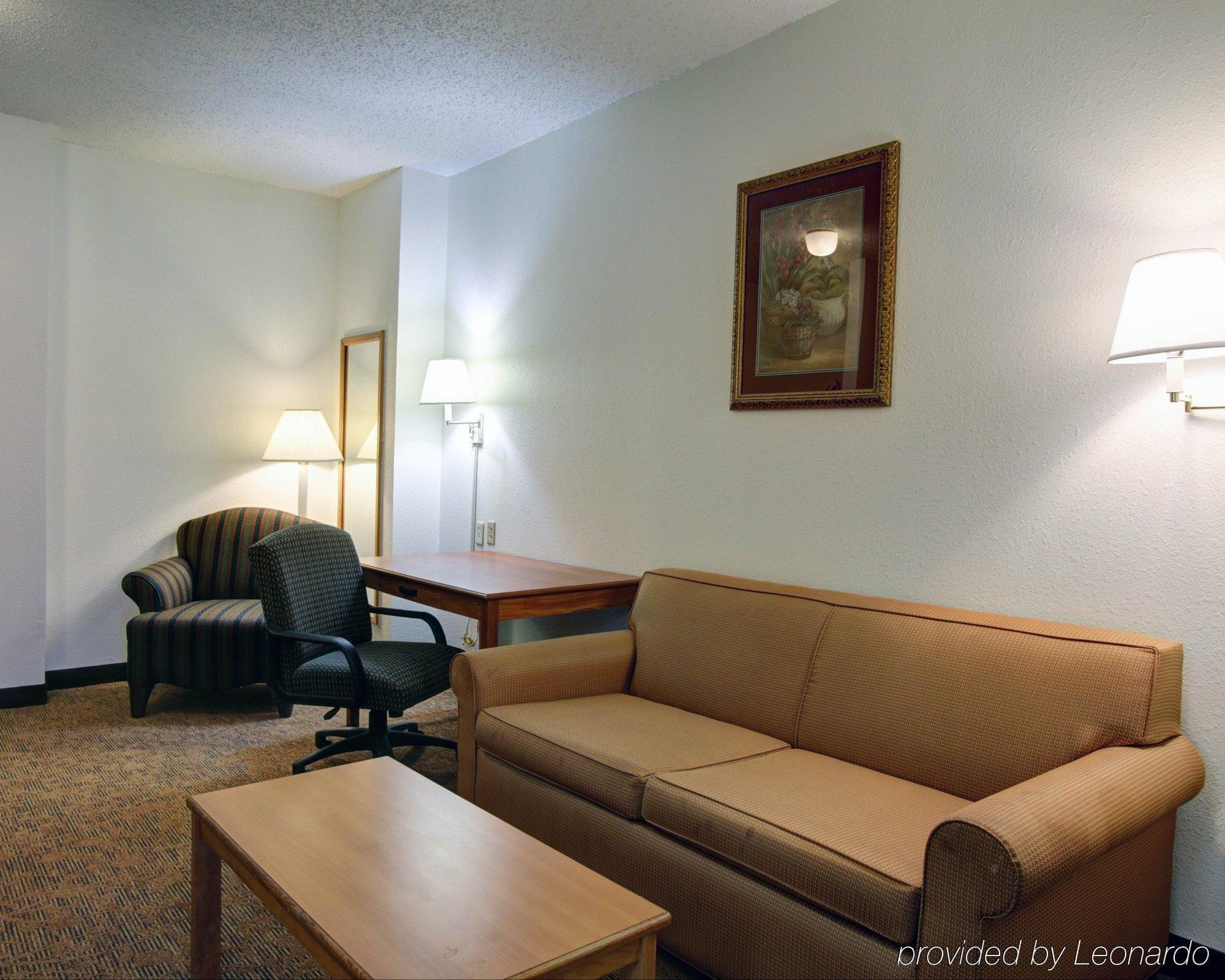 Quality Inn & Suites Airport Остин Экстерьер фото