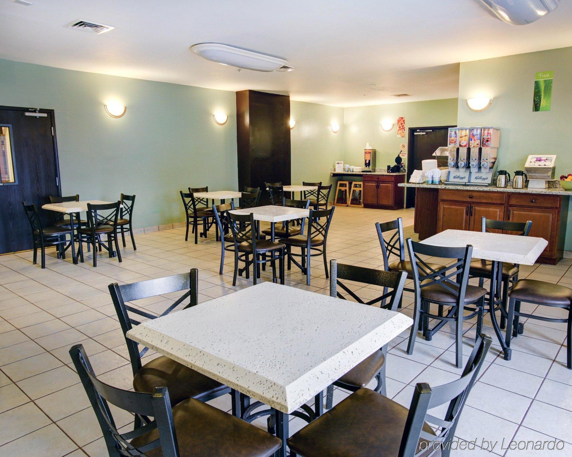 Quality Inn & Suites Airport Остин Экстерьер фото