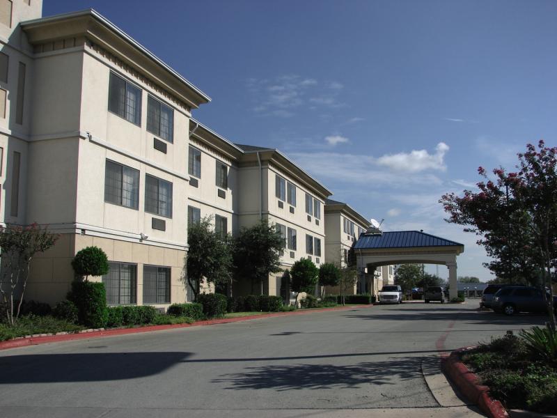 Quality Inn & Suites Airport Остин Экстерьер фото
