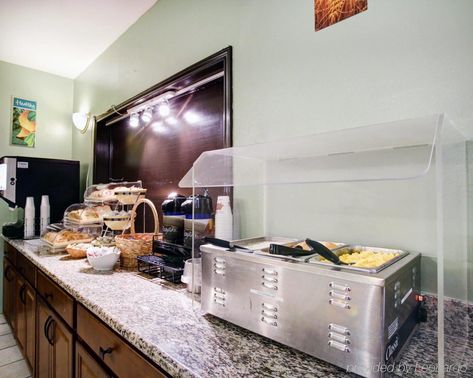 Quality Inn & Suites Airport Остин Экстерьер фото