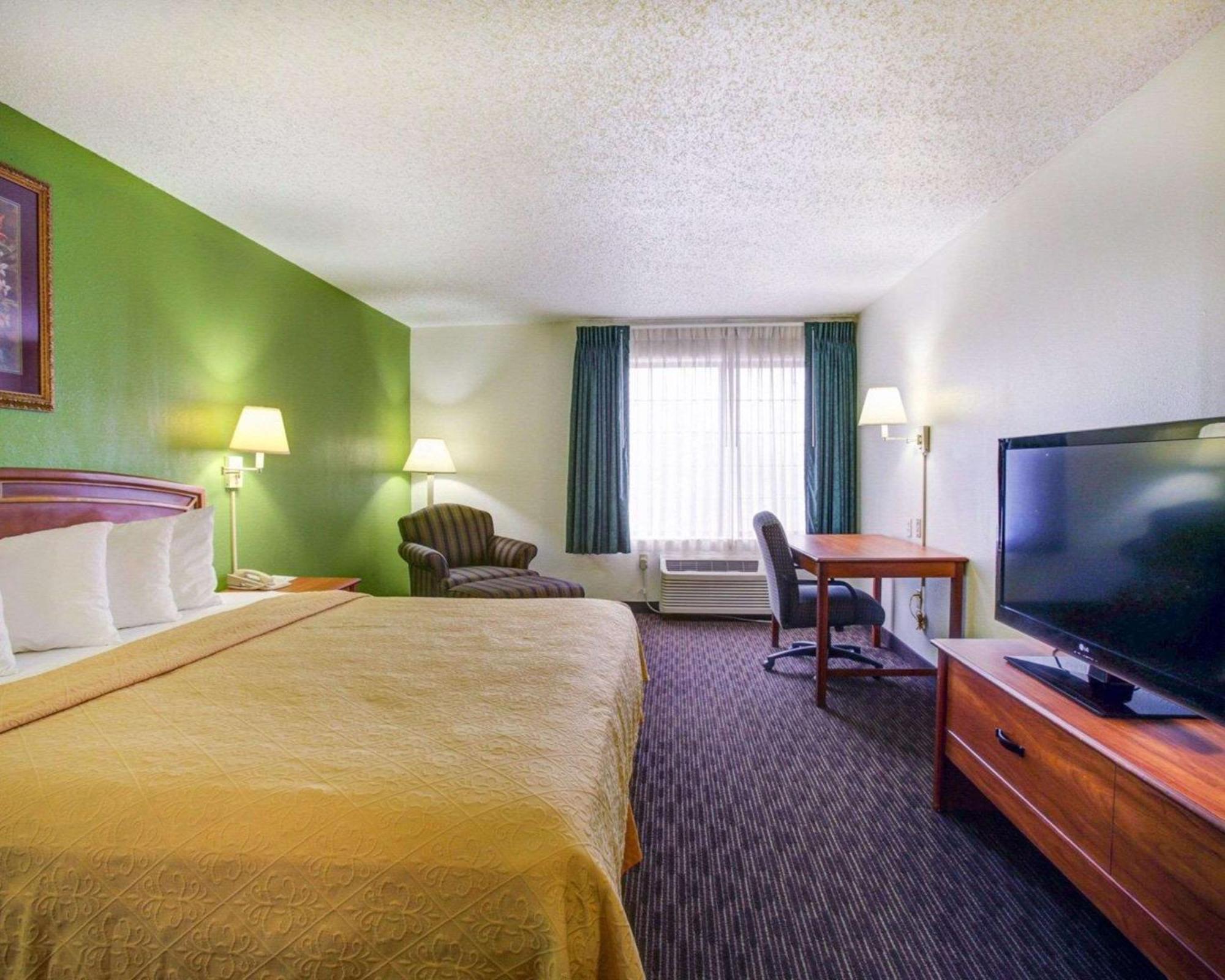 Quality Inn & Suites Airport Остин Экстерьер фото
