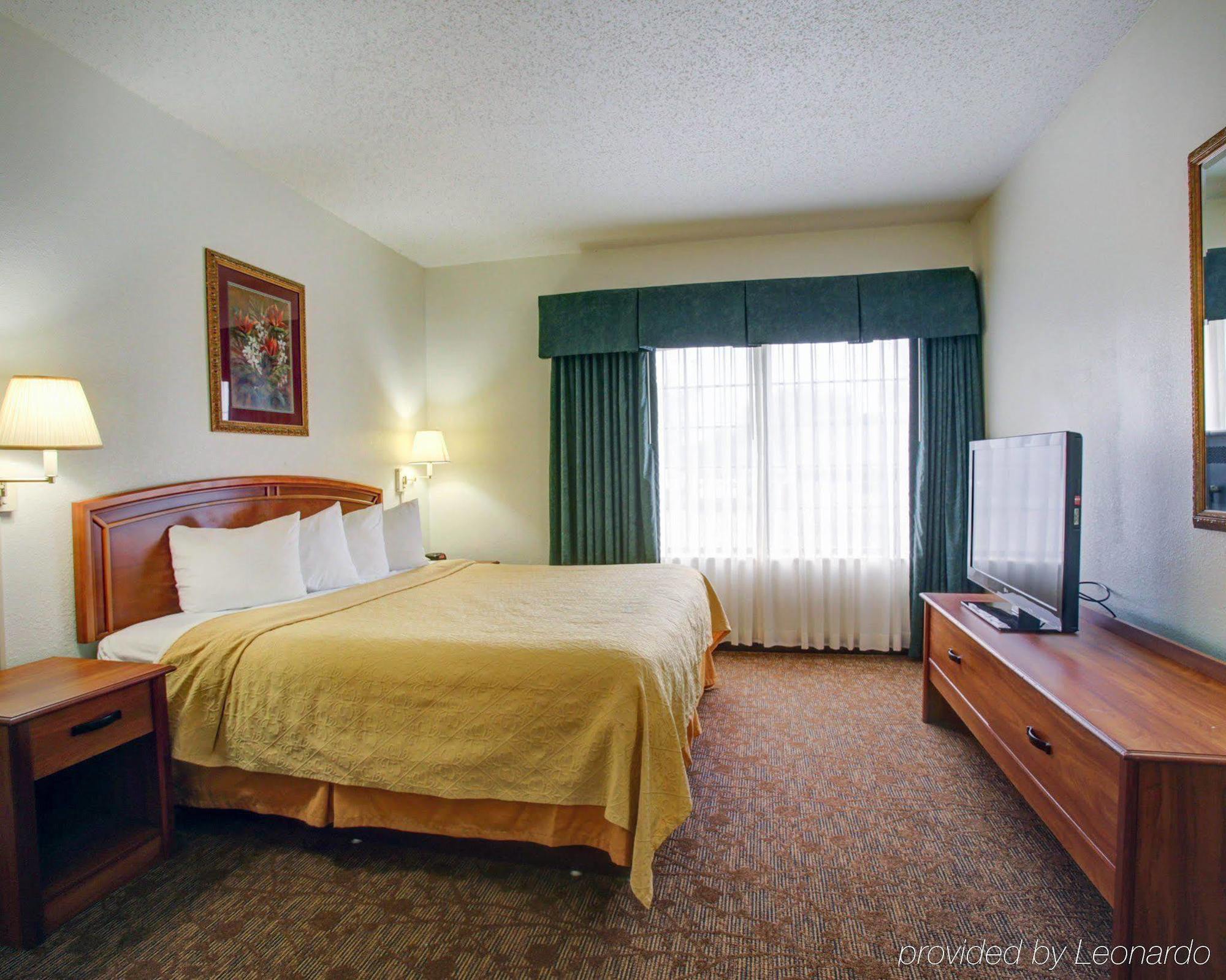 Quality Inn & Suites Airport Остин Экстерьер фото