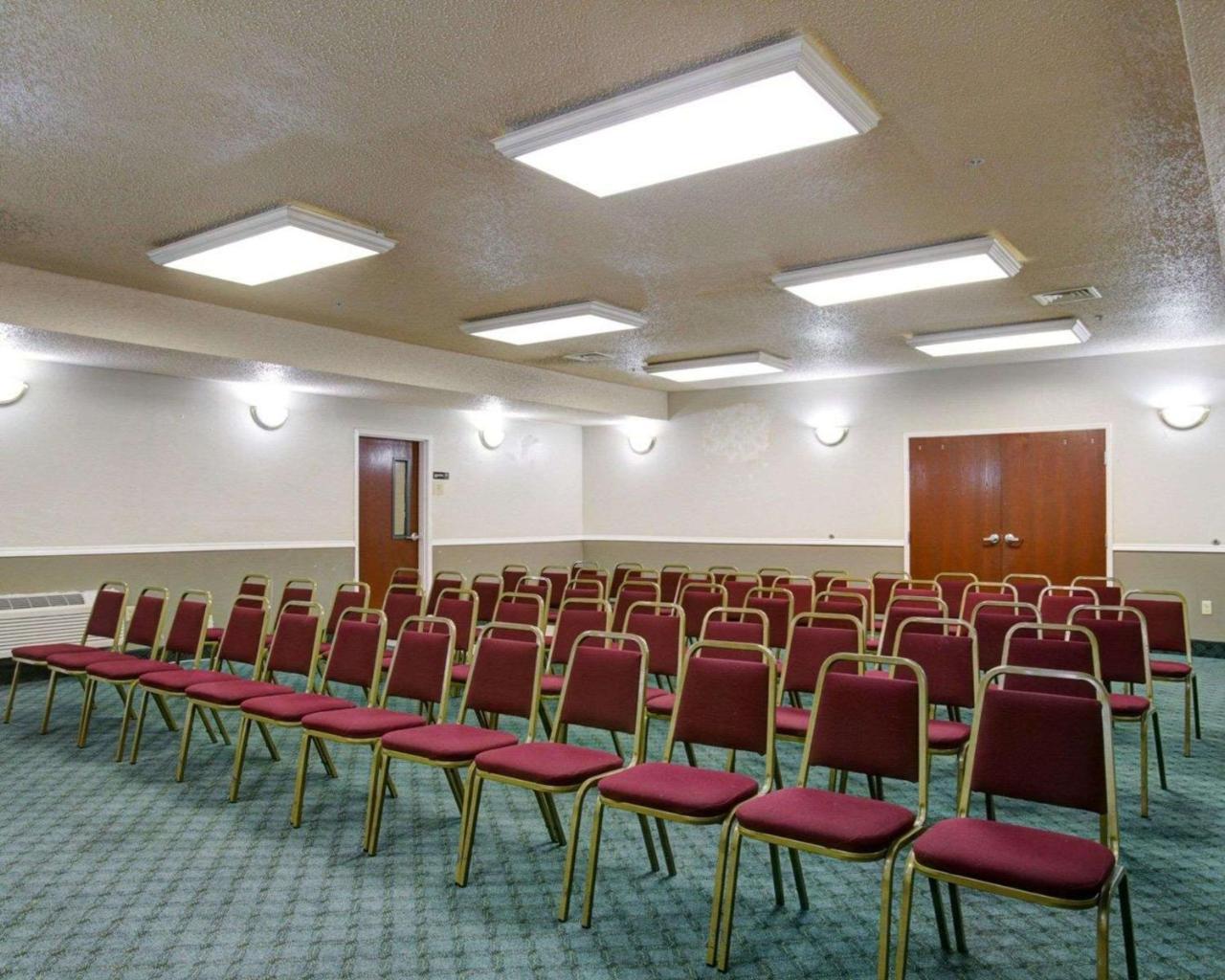Quality Inn & Suites Airport Остин Экстерьер фото