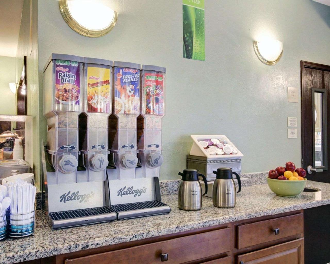 Quality Inn & Suites Airport Остин Экстерьер фото