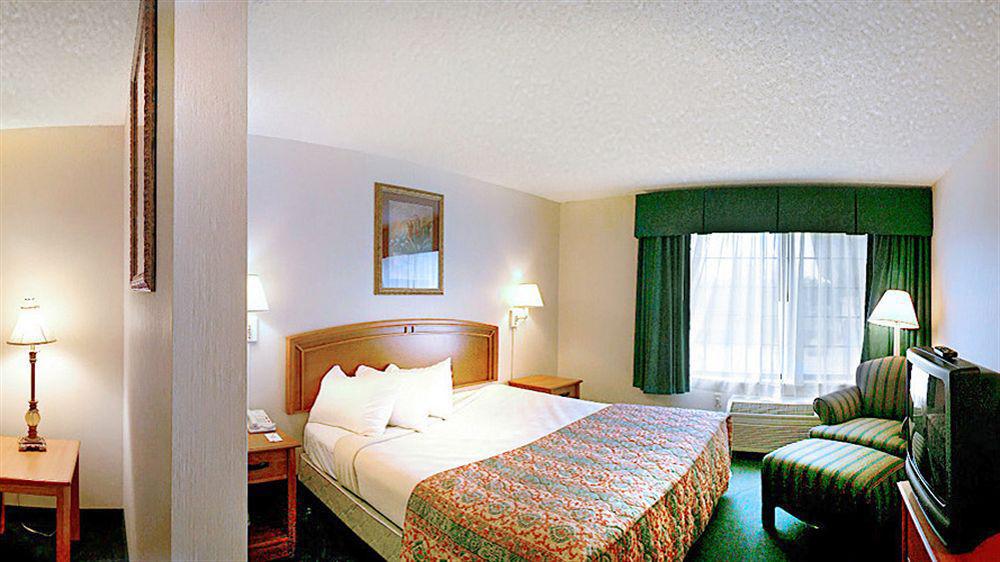 Quality Inn & Suites Airport Остин Экстерьер фото