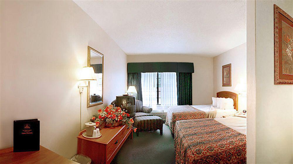 Quality Inn & Suites Airport Остин Экстерьер фото
